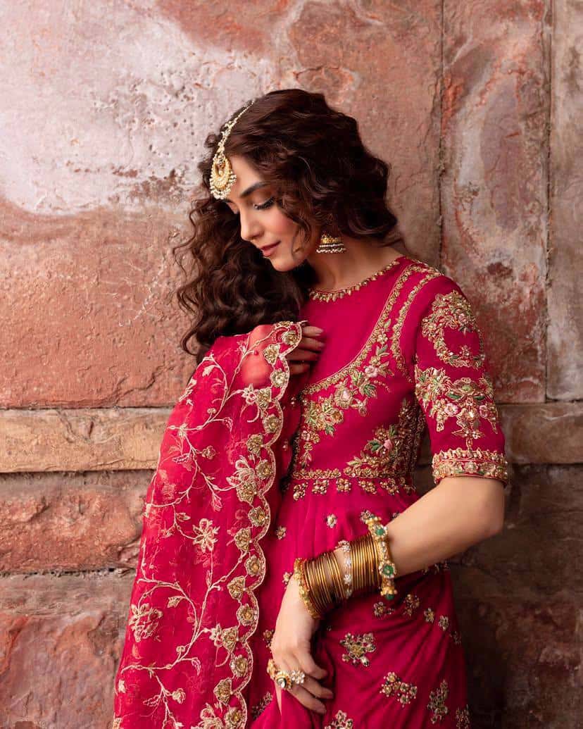 "Elegant Heavy Georgette Gown with Sequence, Zari & Thread Embroidery - Free Size, 3 Meter Flair"