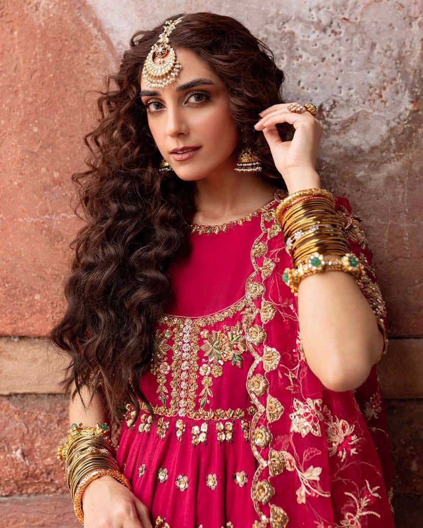 "Elegant Heavy Georgette Gown with Sequence, Zari & Thread Embroidery - Free Size, 3 Meter Flair"