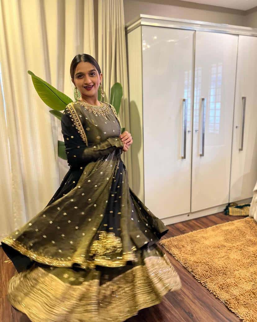 "Exquisite Heavy Chinon Silk Lehenga Set with Zari & Sequin Embroidery"