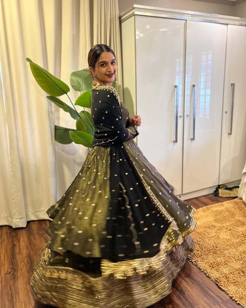 "Exquisite Heavy Chinon Silk Lehenga Set with Zari & Sequin Embroidery"