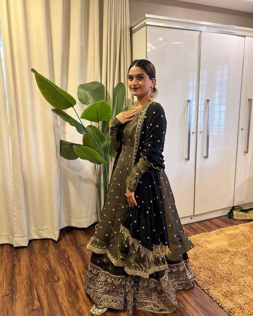 "Exquisite Heavy Chinon Silk Lehenga Set with Zari & Sequin Embroidery"