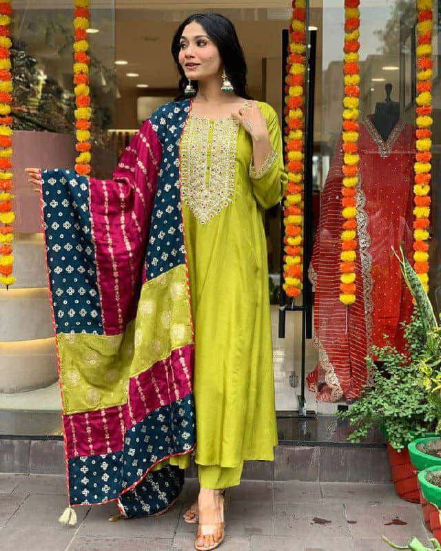 "Elegant Viscose Chanderi Embroidered Kurti Set with Jaquard Dupatta"
