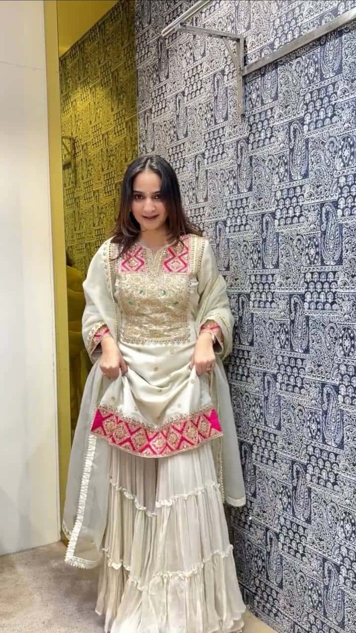"Elegant Heavy Pur Vichitra Silk Suit Set with Embroidery, Tassels, and Organza Dupatta"